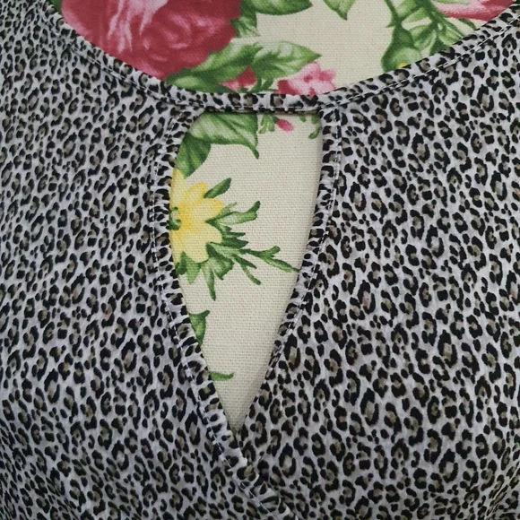 Tahari Leopard Print Ruched Top - Picture 5 of 8